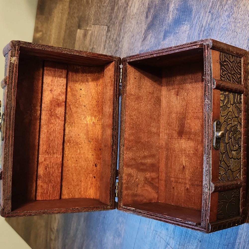 Vintage Style Set Of Decorative Storage Container Chests - Picture 8 of 15